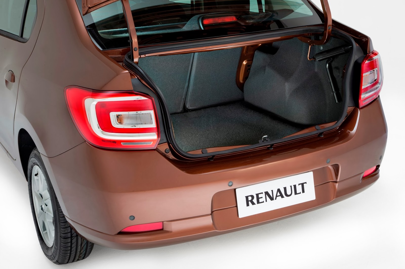 Renault Logan 2020 багажник